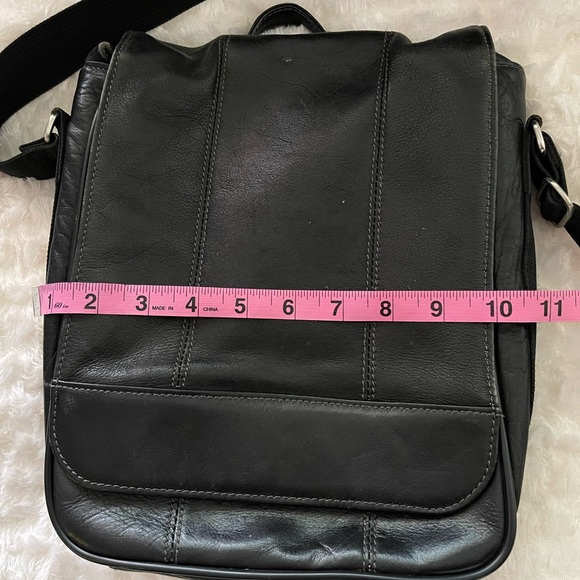 Three inserts and one pocket, black leather satchel. - Picture 16 of 17